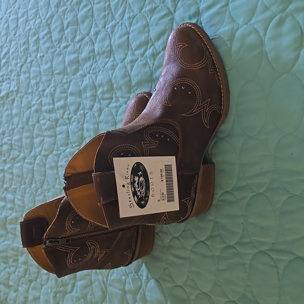 STERLING RIVER BOOTS! 9.5 BROWN